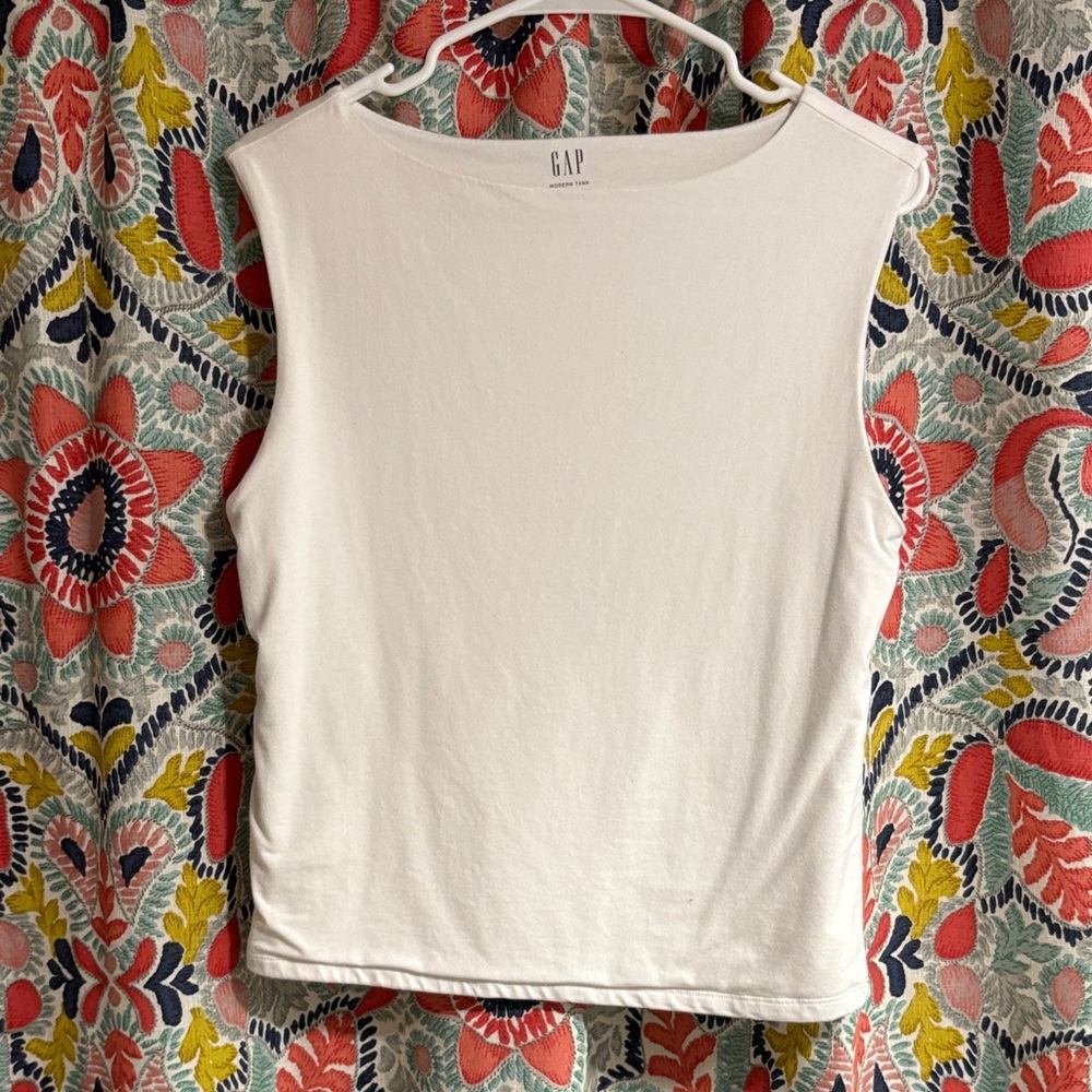 GAP Women's Cream Muscle Tee